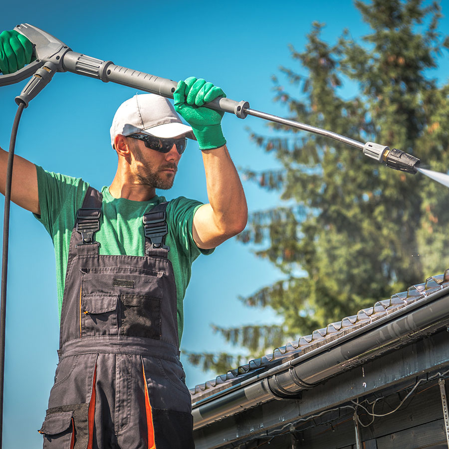 Nettoyage de toiture réalisé par les couvreurs d'Entreprise Clivaz à Pessac